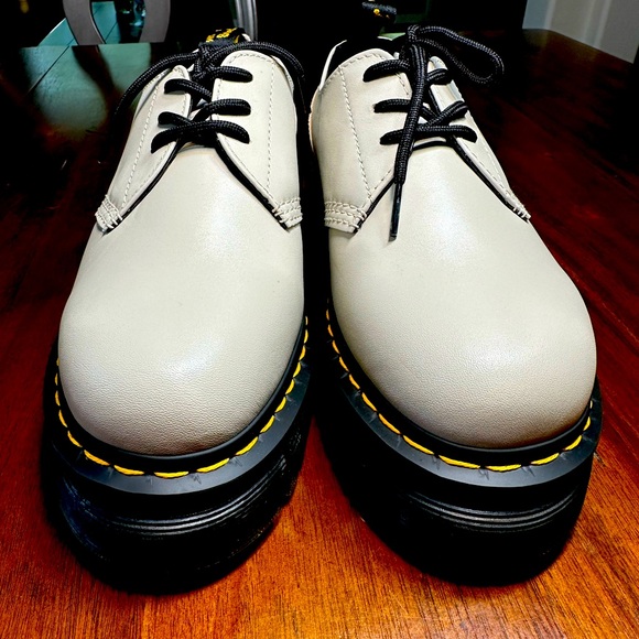 Dr Martens Women Shoes Oxfords lace up Leather Light Beige - Picture 2 of 12